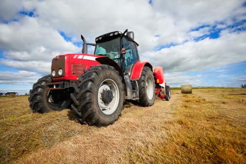 Complete Guide to Choose the Best Tractor Insurance in 2022