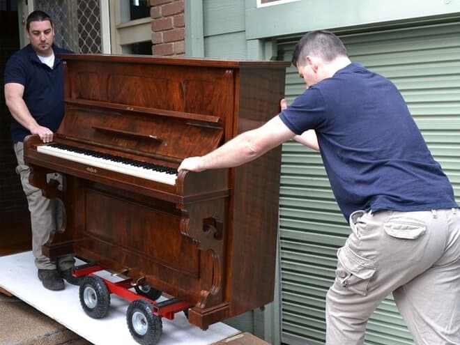 Why pianos are difficult to move